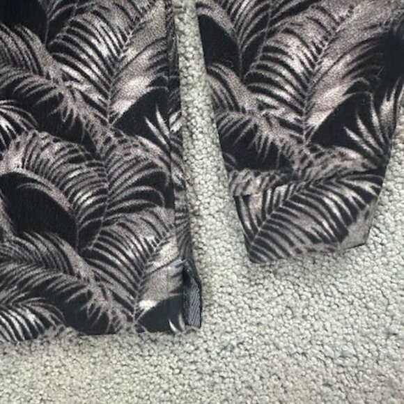 Tommy Bahama Men's Fronds Snap Pullover Fleece in black/grey - Size Large - EUC - Picture 2 of 11